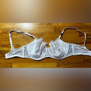 2/50$ 🤍 Victoria’s Secret cream lace bra